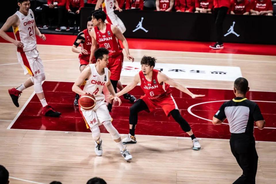 刻苦训练篮球时如何避免受伤的建议_0